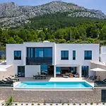 Sea Breeze, Brzet, Villa