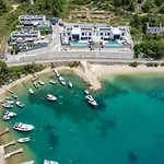 Sea Breeze, Brzet, Villa