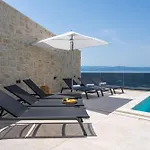 Sea Breeze, Brzet, Villa *