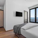 Sea Breeze, Brzet, Villa