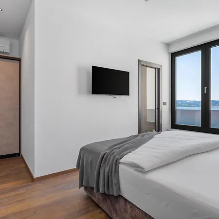 Sea Breeze, Brzet, Villa